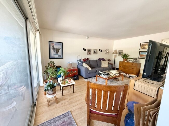 Building Photo - Bright and Spacious Laguna Village Condo!