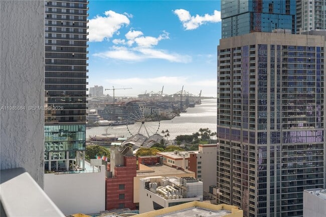 Building Photo - 121 NE 5th St