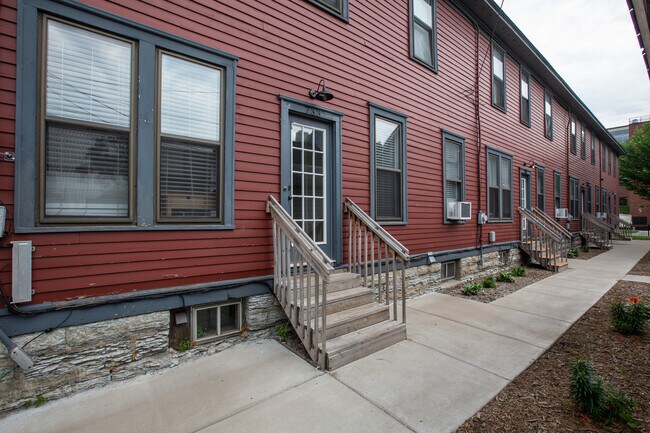 Building Photo - 733 E 27th St