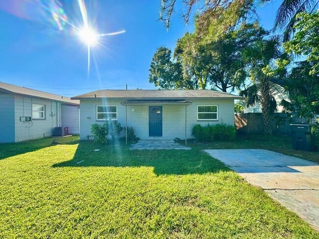 Primary Photo - 6400 30th St N