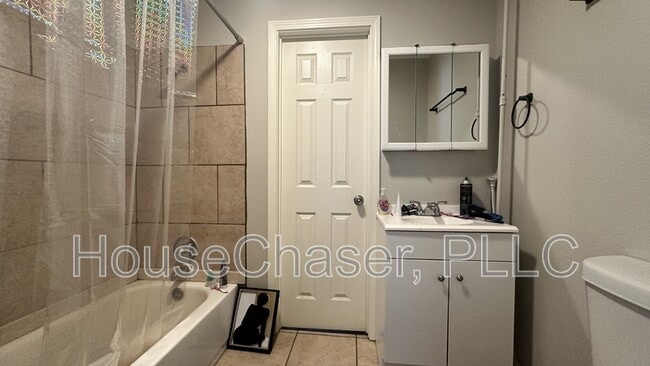 Building Photo - 3319 26th St