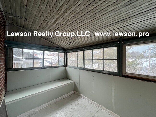 Building Photo - Heart of Grandin Court- Location, Location, Location!