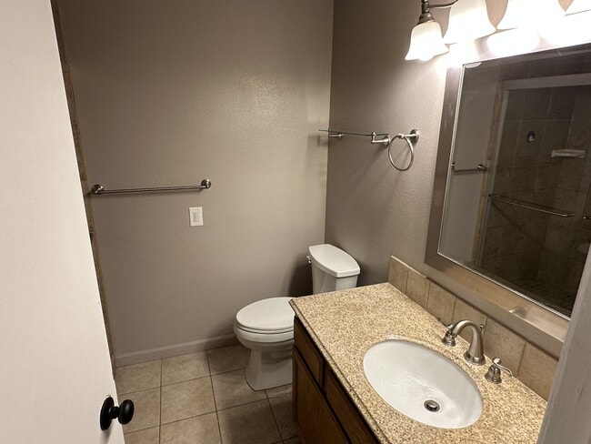 Building Photo - 9206 N Londale Dr