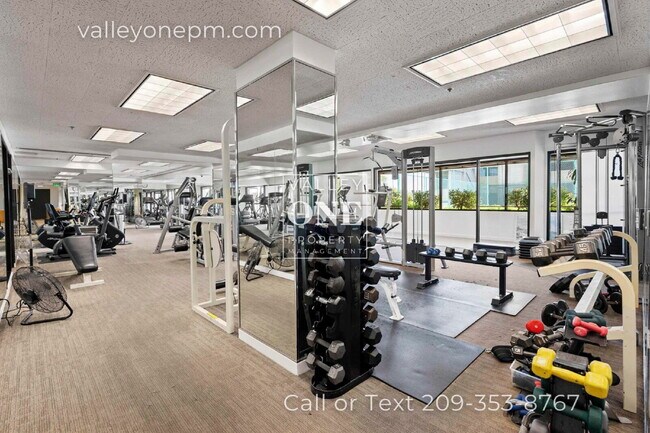 Building Photo - Fully Furnished Condo With Panoramic San Francisco Bay Views and Unbeatable Amenities