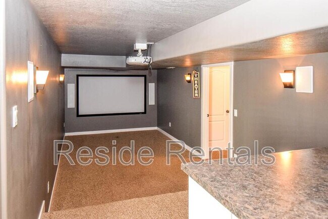 Building Photo - 1020 N 130 W