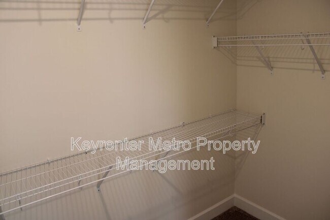 Building Photo - 2736 Pinebrook Rd