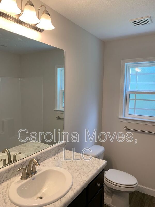 Building Photo - 147 Cosmos Ln