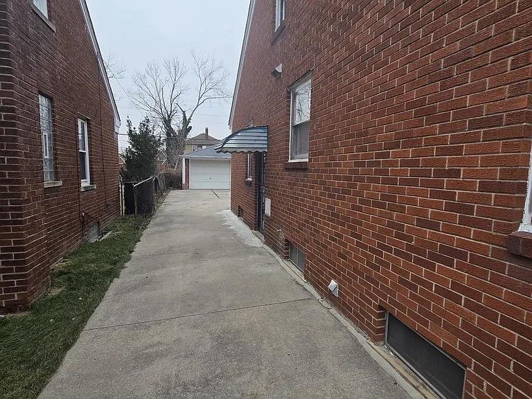 Building Photo - 18147 Runyon St