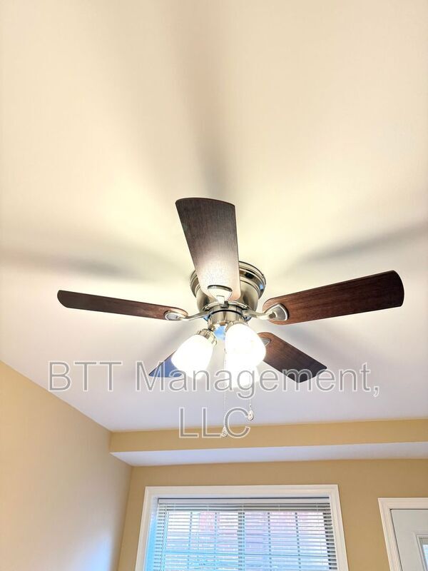 Building Photo - 8800 Plymouth St