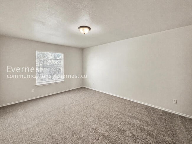 Building Photo - Charming 4-Bedroom Haven with Fireplace and Serene Outdoor Living / Pet-Friendly / Available Now!