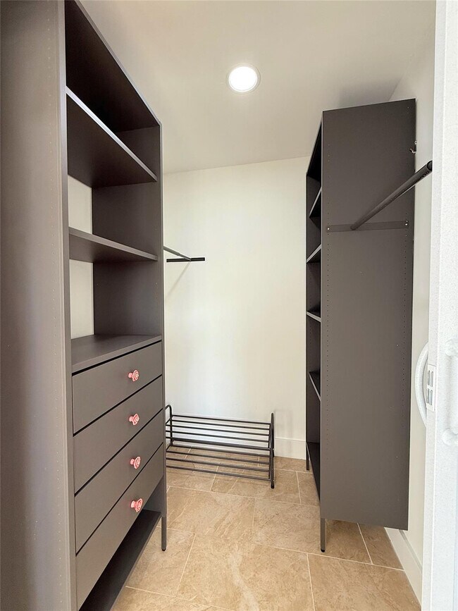 Building Photo - 5093 Privet Pl