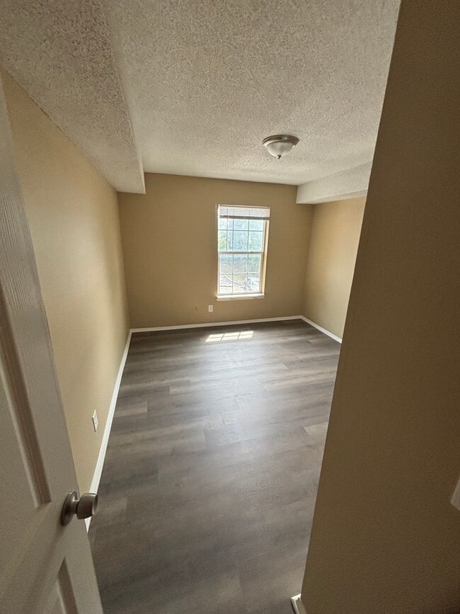 Building Photo - 2 Bedroom 2 bath  AQpartment