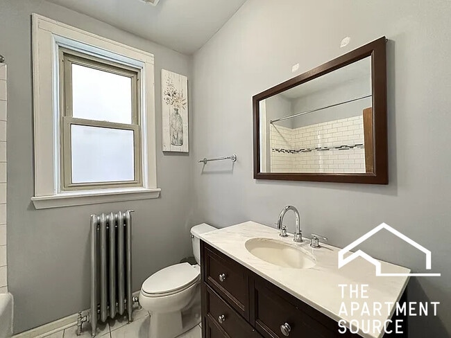 Building Photo - 5023 N Ridgeway Ave