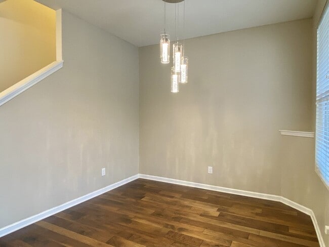 Building Photo - 1021 Livingstone Ln