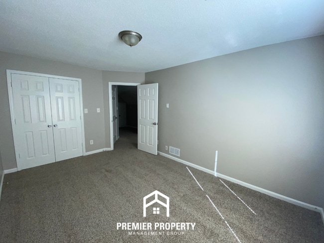 Building Photo - 4870 Royal Run Dr