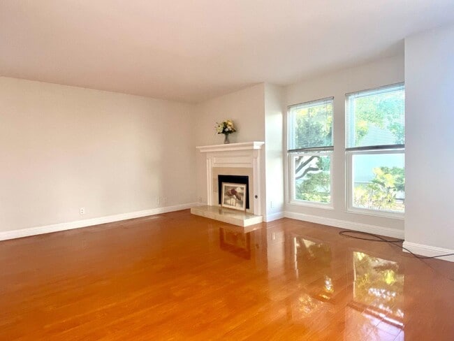 Building Photo - 982 Marquette Ln