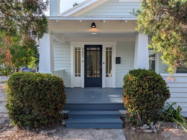 Building Photo - 985 8th Ave S