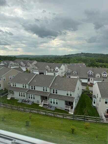 Building Photo - 4 Stratton Dr
