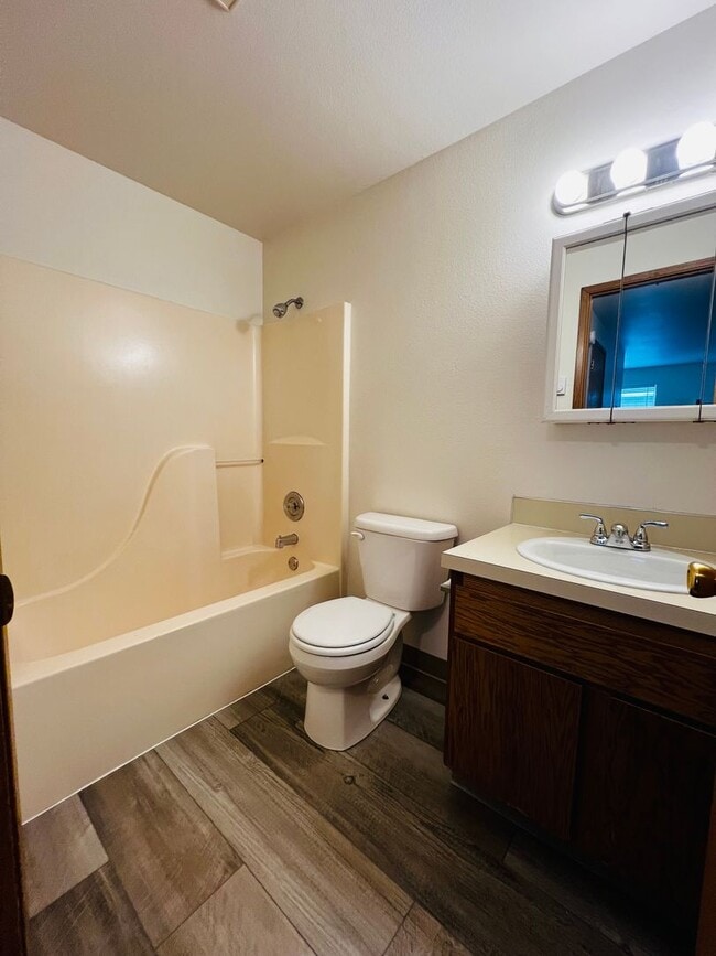 Building Photo - d1106