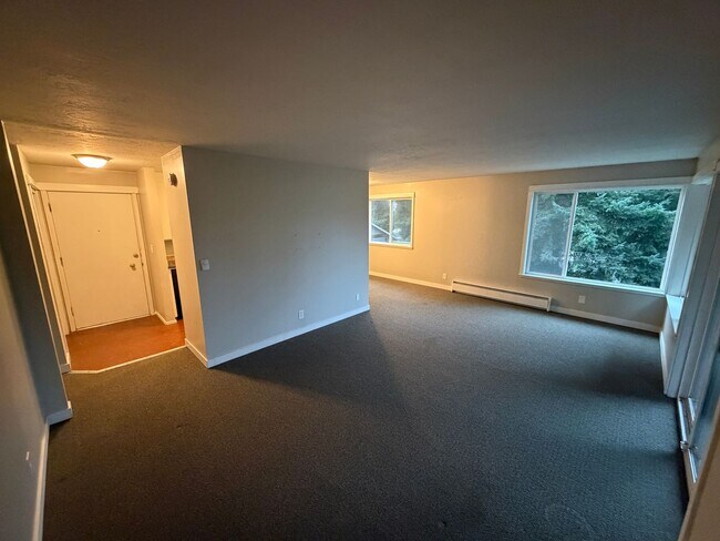Building Photo - Bright & Comfortable 2-Bedroom Rental- 1/2 Month of rent concession
