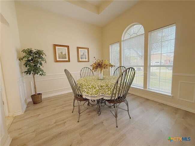 Building Photo - 2314 Kingsbury Dr