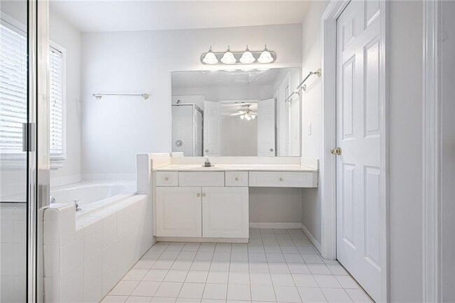 Building Photo - 1346 Parkview Ln NW