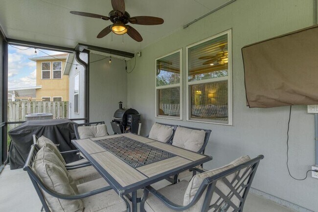 Building Photo - Spacious Home in Prime Location!