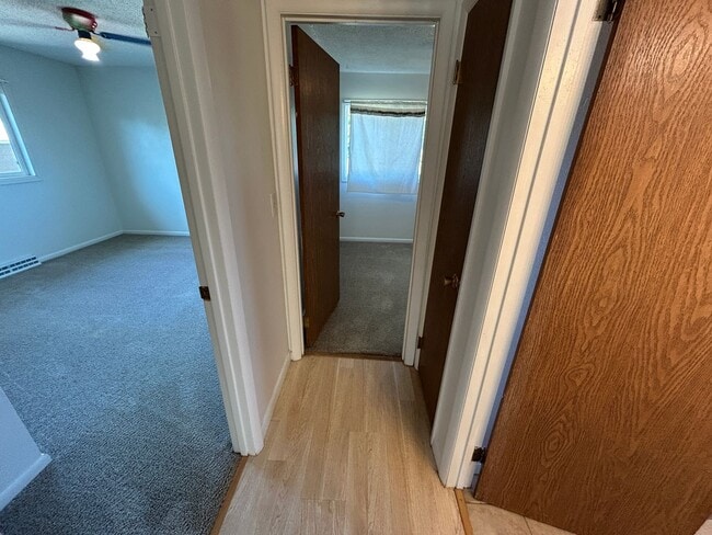 Building Photo - 5 Bed 2 Bath Home with 2 Car Attached Garage in Quiet Nice Neighborhood.