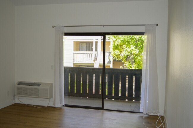 Building Photo - 3535 Banbury Dr