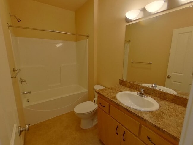 Building Photo - Alder Duplexes on 17th