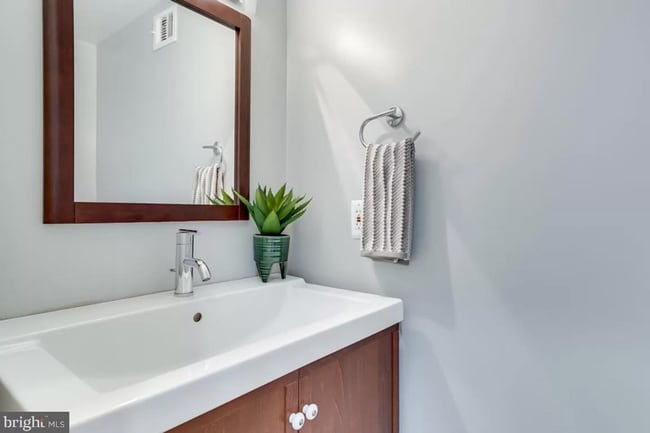 Building Photo - 325 U St NW