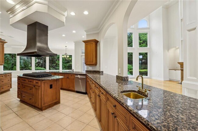 Building Photo - 2503 Regency Lake Dr