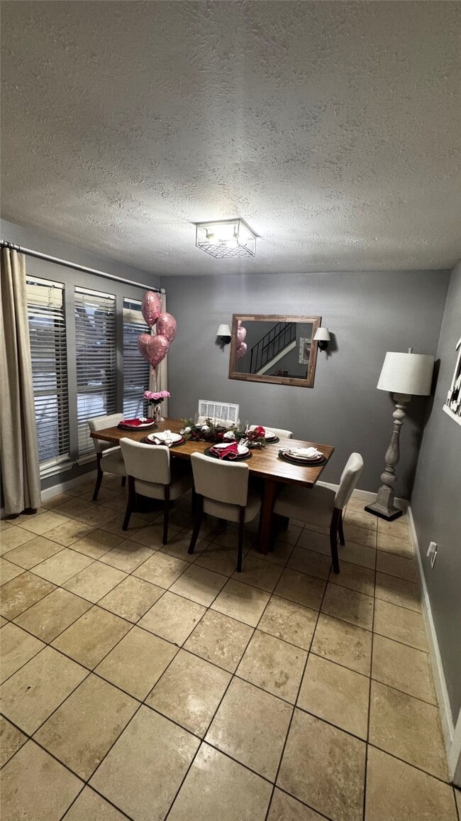 Building Photo - 21418 Park Mt Dr