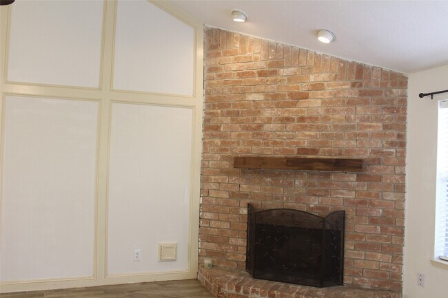 Building Photo - 14343 Whitecross Dr