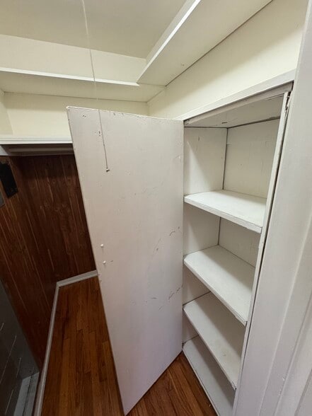 Building Photo - 5767 San Vicente Blvd