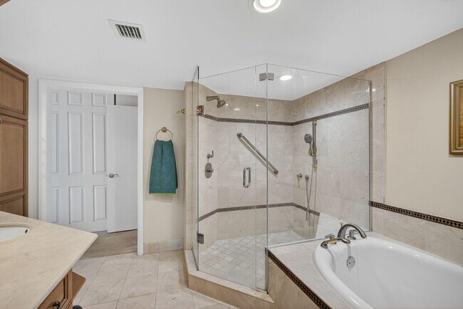 Building Photo - 5550 N Ocean Dr