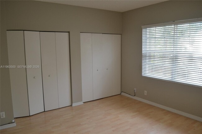 Building Photo - 1935 Madeira Dr