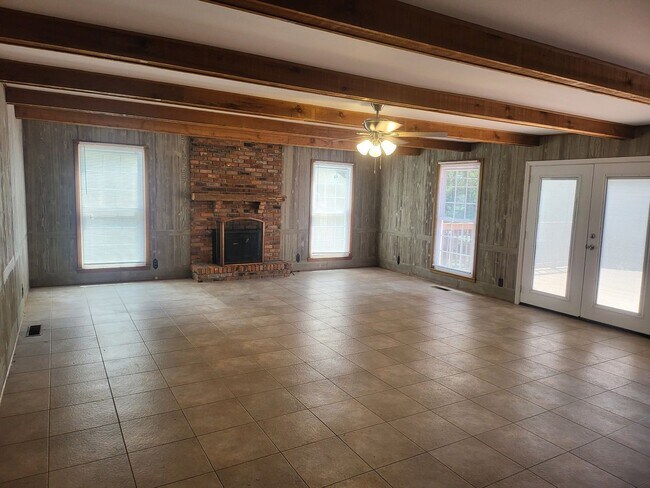 Building Photo - Very large 4 bedroom ranch in Donelson, TN...