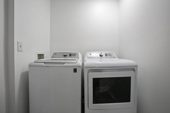 Building Photo - This stylish 4 bedroom, 2.5-bath rental is a true find!