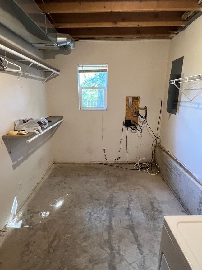 Building Photo - Charming Tri-level In Bristol - Lake George