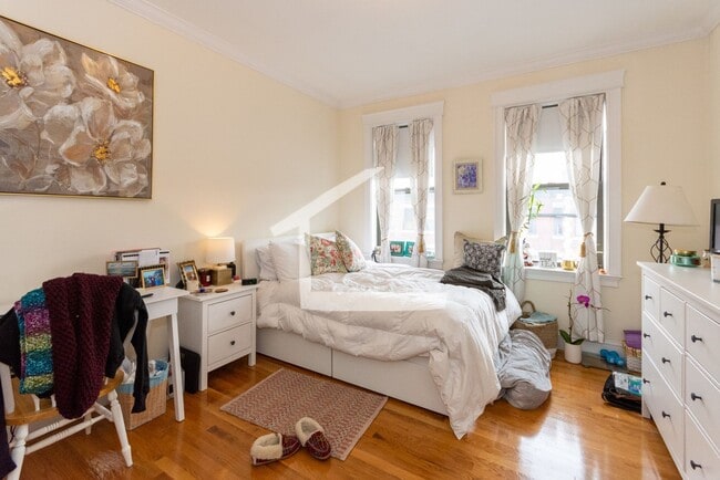 Building Photo - Unique BU Apartment