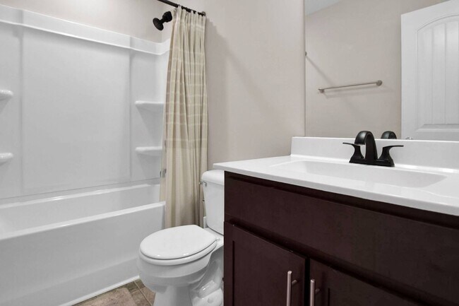 Building Photo - Pet Friendly Two Bedroom!