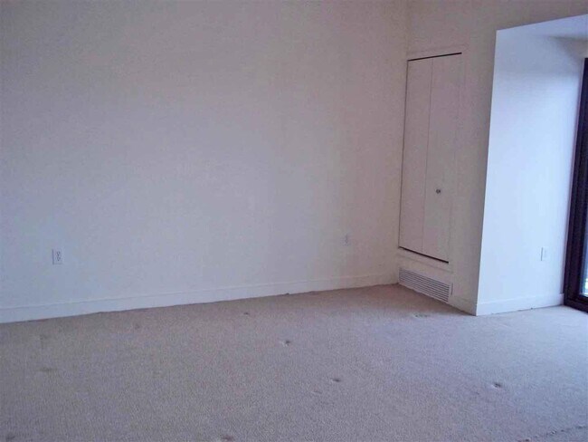 Building Photo - 111 N Ashley St