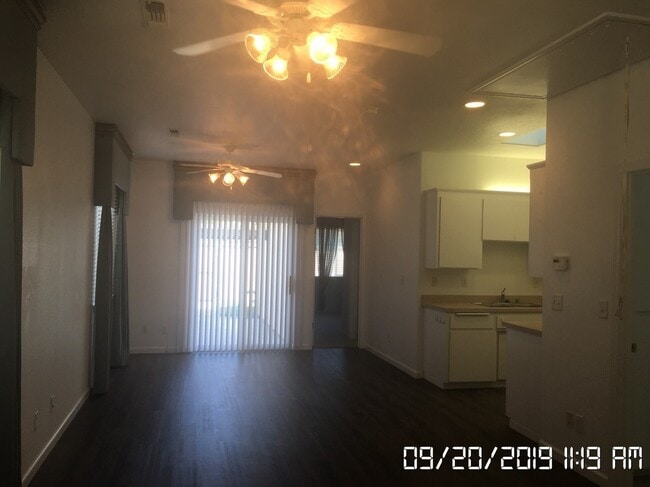 Building Photo - 355