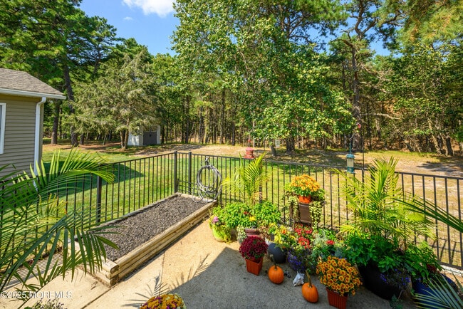 Building Photo - 103 Troumaka St