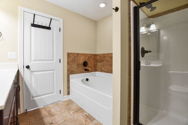 Building Photo - Pet Friendly Three Bedroom!
