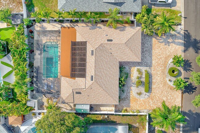 Building Photo - 3-Bedroom, 2-Bath Seminole Home – Fully Furnished & Move-In Ready!