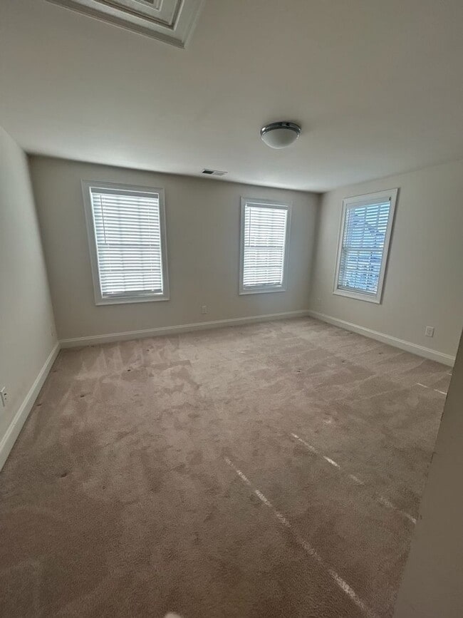 Building Photo - 3BR End-Unit in Westhaven | Main-Level Primary + Office + Bonus Room