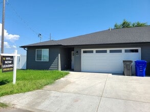 Building Photo - 3014 N Gillis Ct