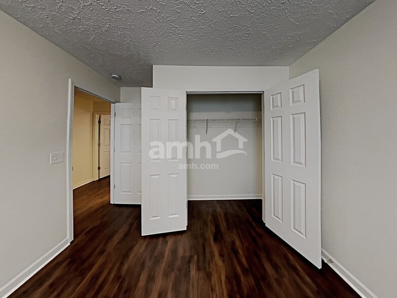 Building Photo - 2219 Brick Way